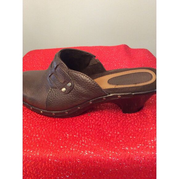 Naturalizer Size 8 Jordan Mules Clogs Leather Womens Shoe Slip On Studded - Picture 3 of 11